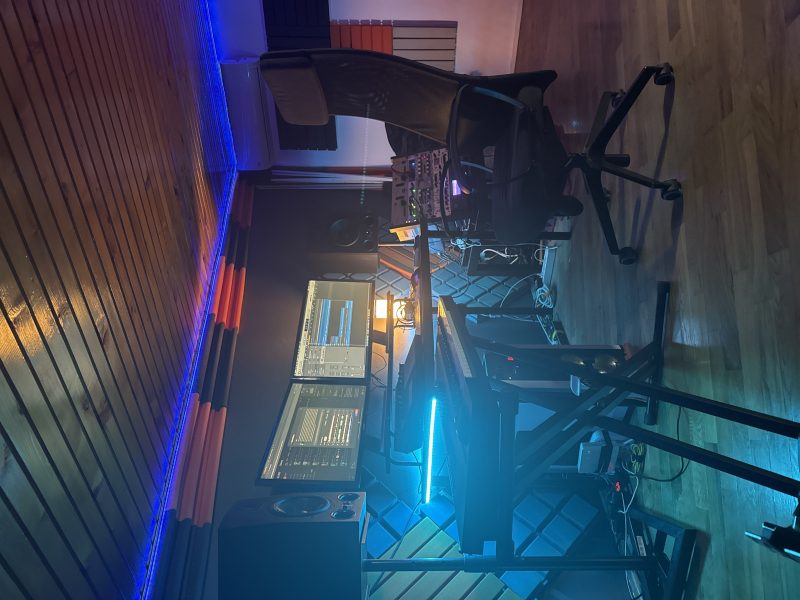 Strong Atmospheric Lighting but Workflow Needs Attention
